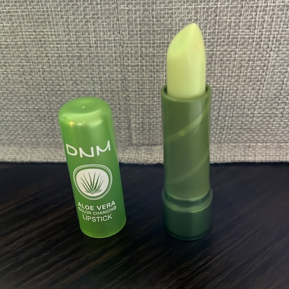Aloe color changing lipstick, NWT! soooo cool, $12.99 each, two available - Picture 2 of 8